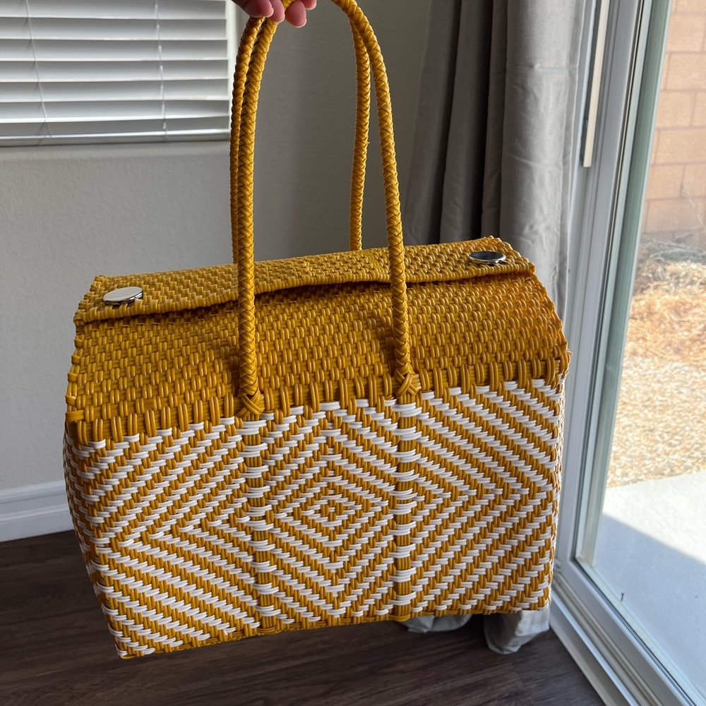 Beach bag with flaps yellow and white